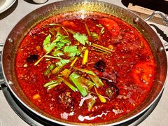 -伴山牛贵州黄牛肉火锅·苗疆非遗艺术餐厅(上海首店)