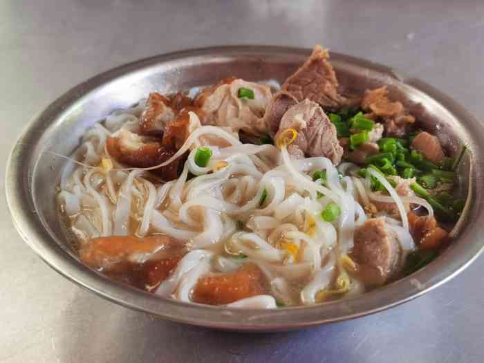 不远千里耒北海,美尝老金猪脚粉.