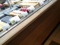 面包甜点陈列柜-YUMI芽米·法式烘焙·咖啡(文化宫店)
