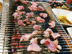 剃下来的羊腿肉-海拉尔碳烤羊腿烤鸽子(吕营店)