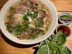 -大头虾越式风味餐厅(光明广场店)