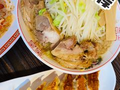 二郎系拉面-拉面莊夢語＆中华料理八椿