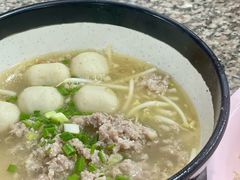 猪肉鱼丸河粉汤-榮泰米粉湯(Left Shop)