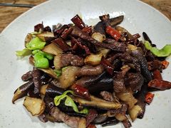 牛干巴炒小黑鸡枞-云上千禾(水上店)