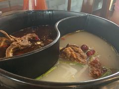 鸳鸯锅-亿诣蝎府炸酱面羊蝎子火锅(酷车小镇店)