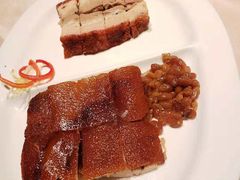 烧肉拼脆皮乳猪-陶陶居海鲜酒家(新马路店)