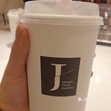 小哥哥的服务态度也嘿好，做好奶茶之后还问需不需要拍照