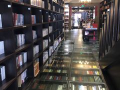 -钟书阁(松江泰晤士小镇店)