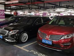 -虹桥火车站-停车场