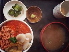 海胆螃蟹海鲜丼-函馆早市 站二市场