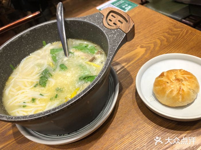 云海肴云南菜(金鹰新街口店)云南过桥米线图片