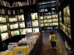 -钟书阁(松江泰晤士小镇店)