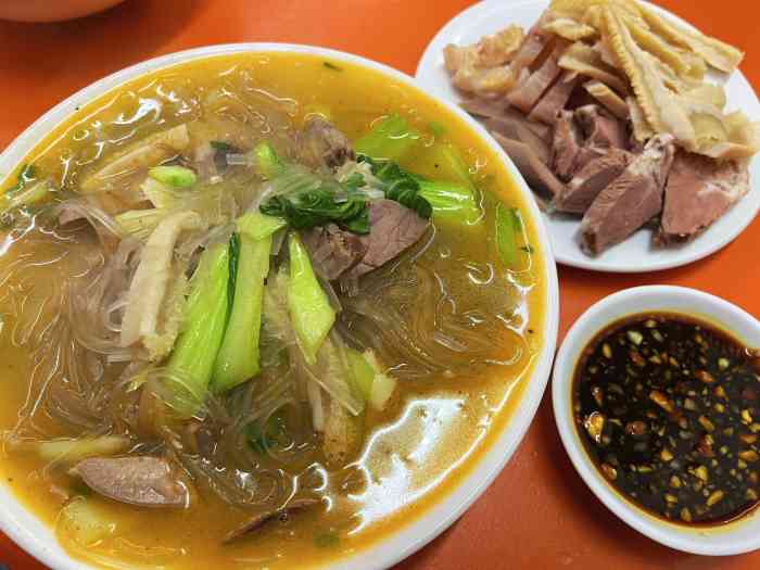 东方牛肉干面(奉化名店)-"店面不是特别大,位置很容易能找到,刚来奉.