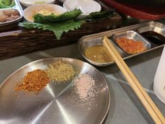 -围炉肉舍•炭烤活鳗•丹东海鲜烤肉(步行街店)