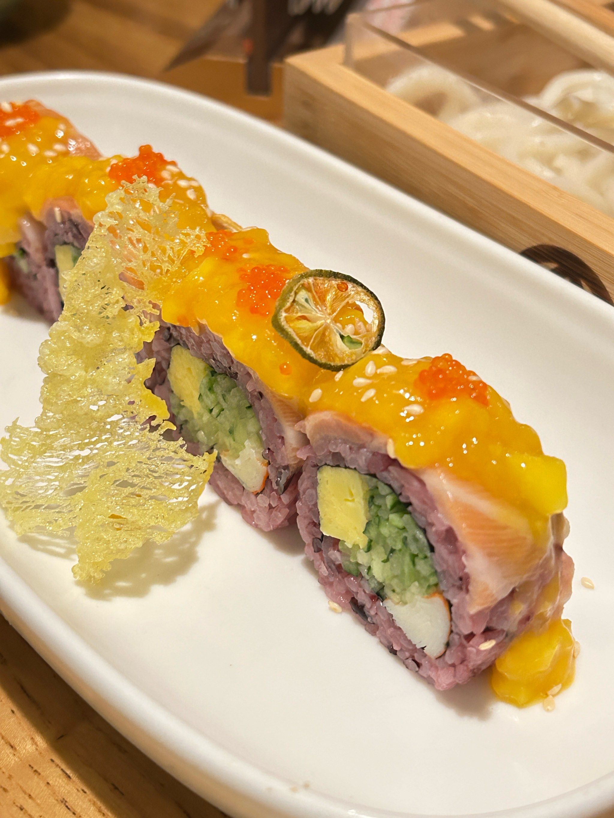 菜品都很新鲜～
鱼籽芒果寿司:第一次体验鱼籽和水果的碰撞,口感