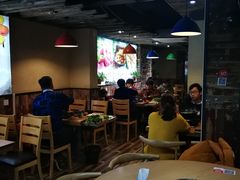 大堂-陆记牛庄·碳锅龙虾烧烤(爱上花园店)