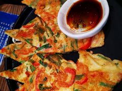 海鲜葱饼-明洞阿姨·韩式酱蟹烤肉·创意料理(三元桥店)