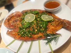 香茅草烤鲈鱼-一坐一忘云南菜(卓悦中心)