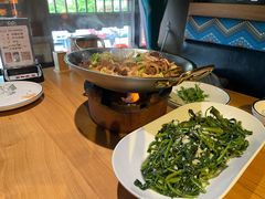 -帅巴人舅母子腊蹄民俗村