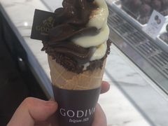 巧克力香草混合甜筒-GODIVA(海岸城店)