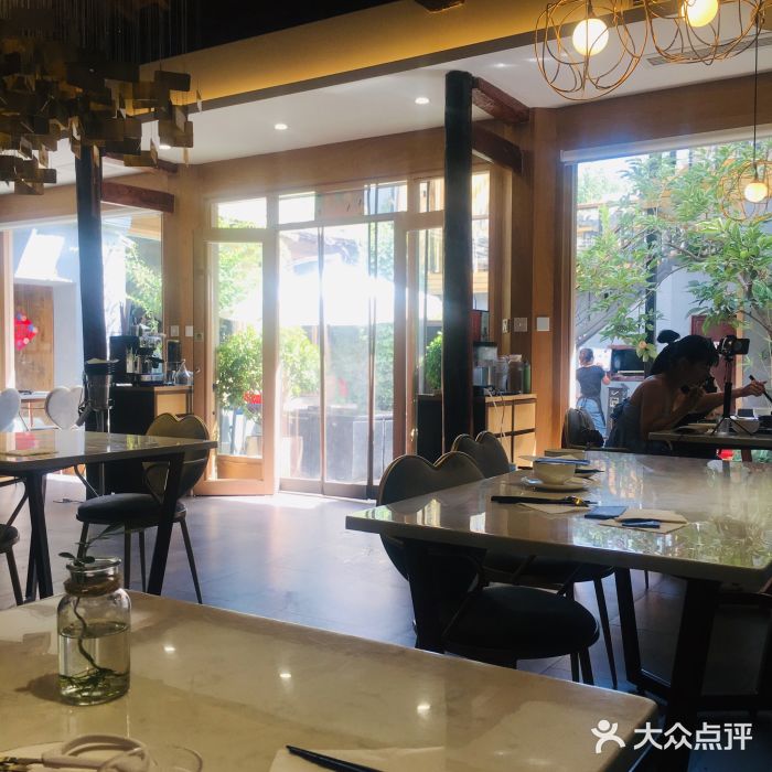 后海16号·北京私房菜大堂图片