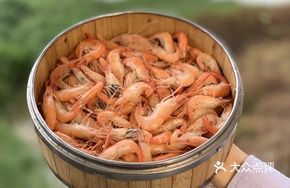 Steamed West River Sea Shrimp in Bamboo Steamer