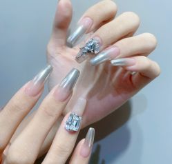 -花岐款式专研健康美甲沙龙