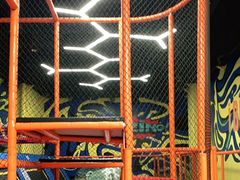 -爱蹦iBOON蹦床运动馆(江汉店)