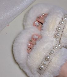 -安吉拉·纤纤玉指美甲美睫创意中心