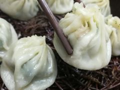 荠菜鲜肉小笼包-曼曼汤包(建国西路店)