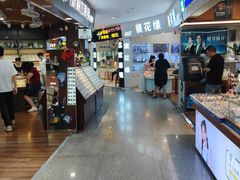 -三叶眼镜城批发市场(上海火车站店)