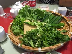 -吴记酱骨炖菜馆(西大直街店)