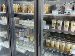 面包甜点陈列柜-白色日记·手作酸奶(麦凯乐店)