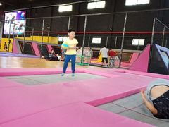 -嘿哟动霸CHUA·新潮玩运动娱乐中心·蹦床滑冰团建乐园