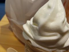 甜品站草莓牛奶圆筒-麦当劳(欢乐谷店)