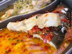 -阿瓦山寨·湘菜现炒·剁椒鱼头王(咸阳总店)