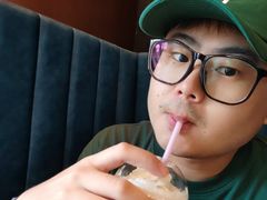 -星巴克臻选(上海虹桥新天地三店)