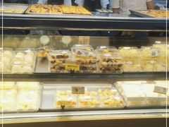 面包甜点陈列柜-鲍师傅糕点(江苏路店)