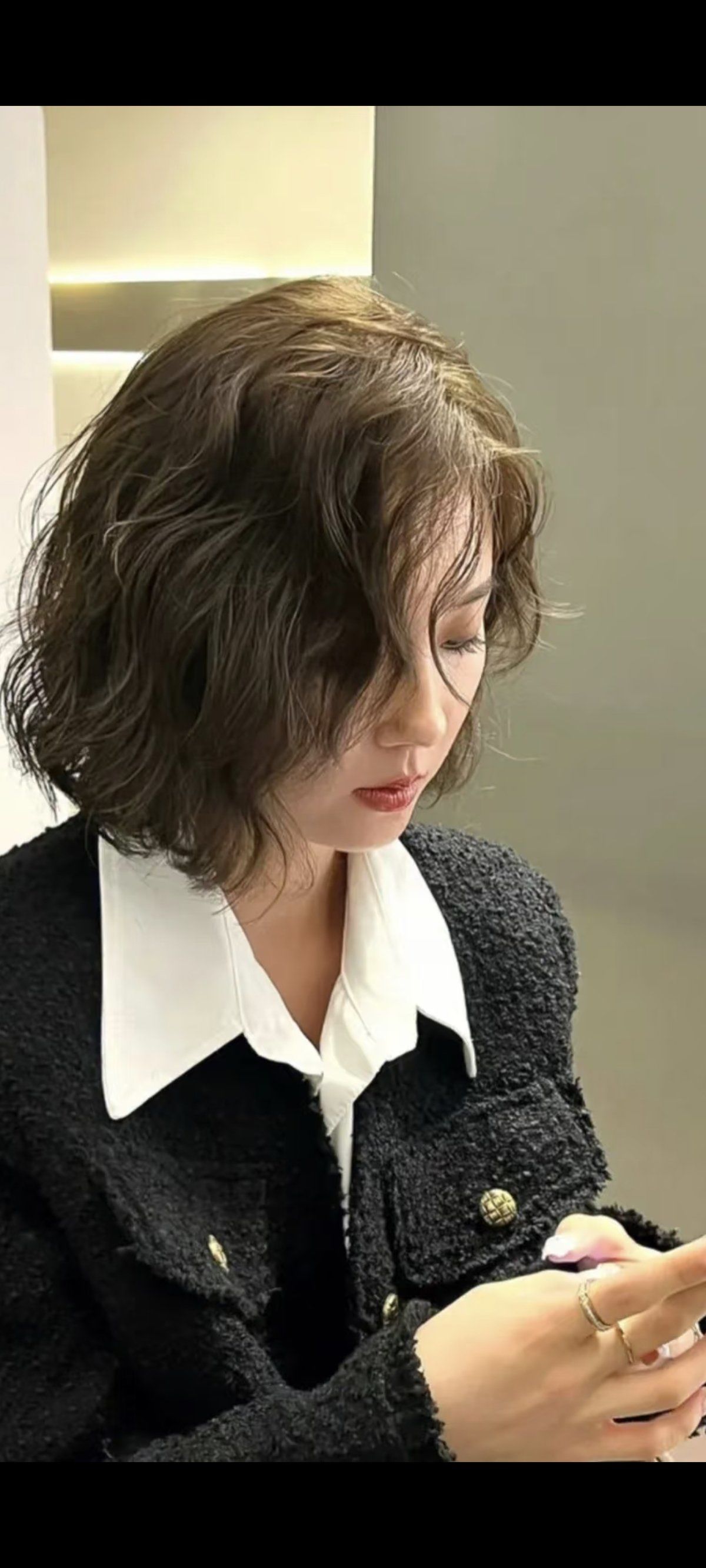 中短发女生必烫这款发型,高级复古有女人味