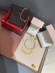 -周生生Chow Sang Sang(苏州美罗高新店)