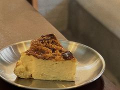咸蛋黄巴斯克-SAFARI COFFEE
