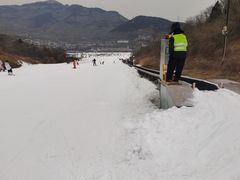 -济南卧虎山滑雪场