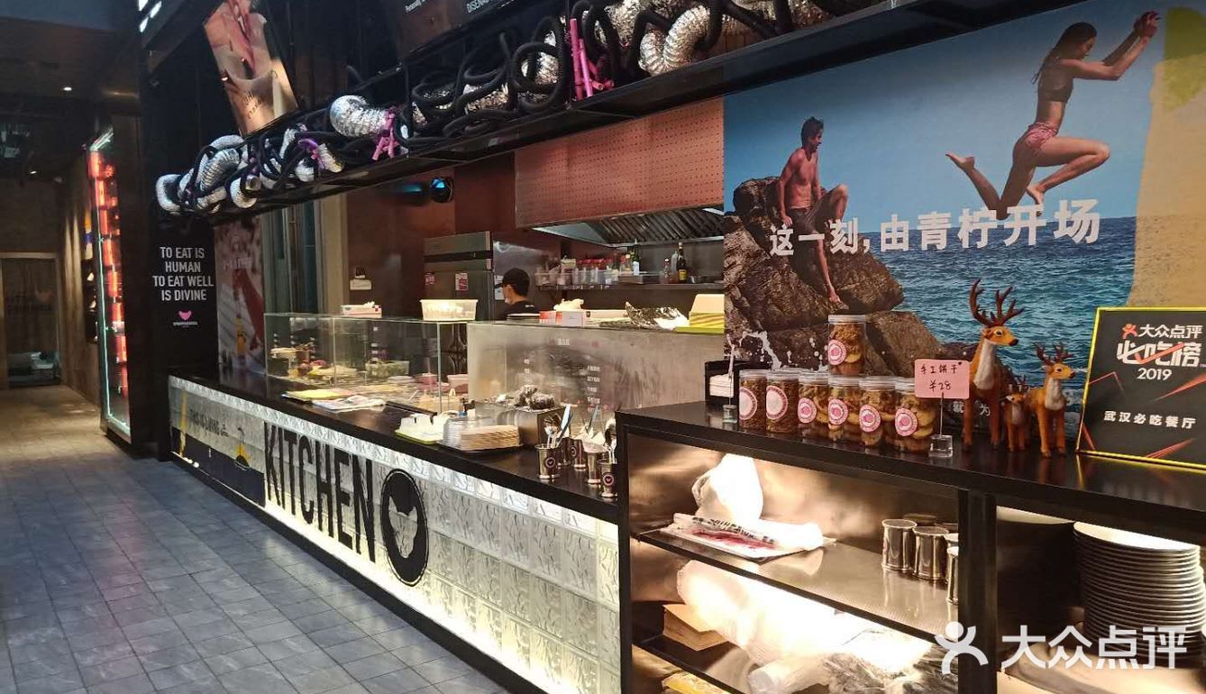 小小的一个，包装盒收费三元，有一丝丝夸张