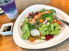 -Chom Cafe and Restaurant