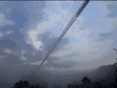 -客天下恐龙水晶玻璃桥