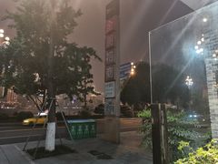 店内看出去的环境-白乐天毛肚火锅馆(南滨路店)