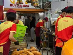 -Bánh Mì Huynh Hoa