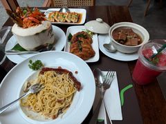 -Chom Cafe and Restaurant