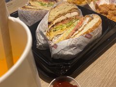 -The Habit Burger Grill 哈比特汉堡(复兴soho店)