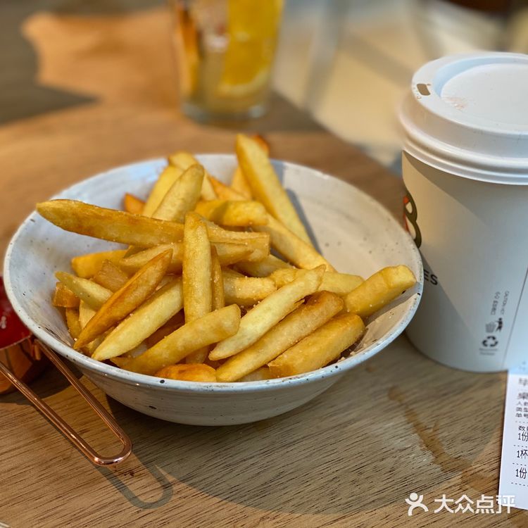 经三路上的复古格调越来越多啦,打卡网红西餐店毕萃BK